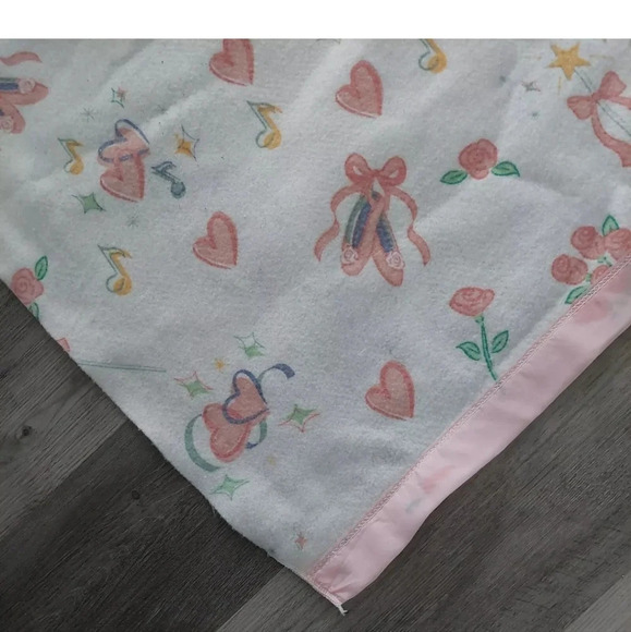Barbie Vintage 90s blanket Silky trim 86x71 Barbiecore pink white 💖 - Picture 3 of 8